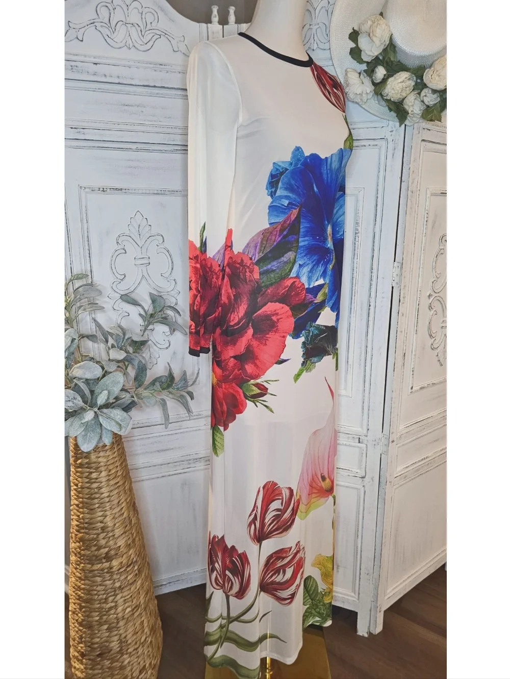 Alice + Olivia Delora Bold Blooms Floral Long Sleeve Maxi Dress - Picture 4 of 13